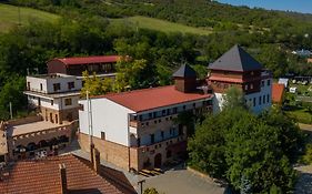 Hotelovy Dum Kaskada - Bed And Breakfast